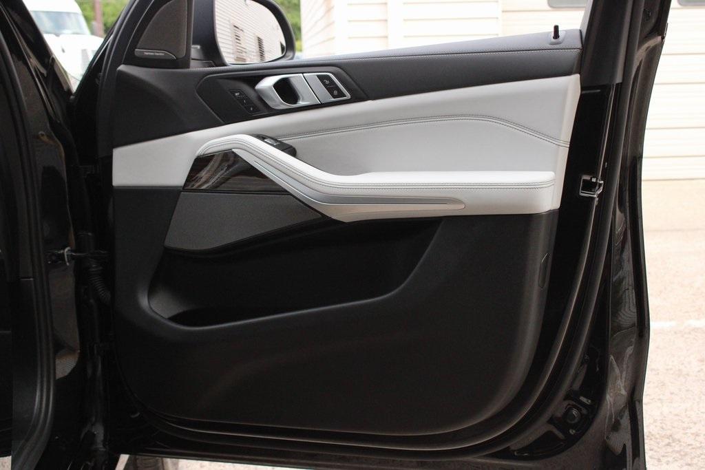 2025 BMW X7