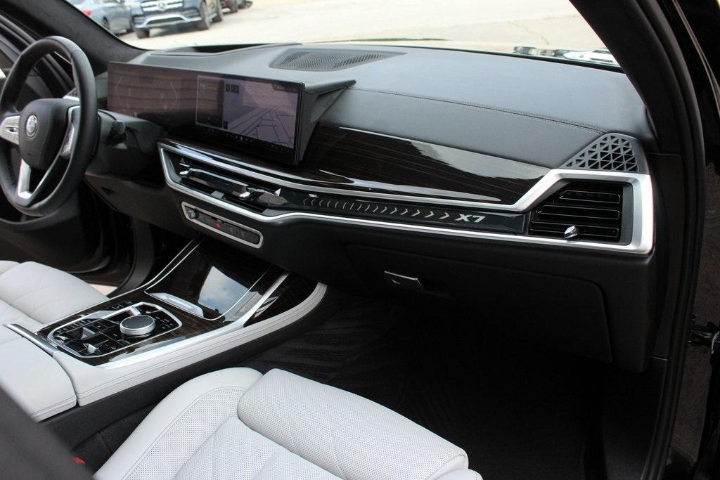 2025 BMW X7