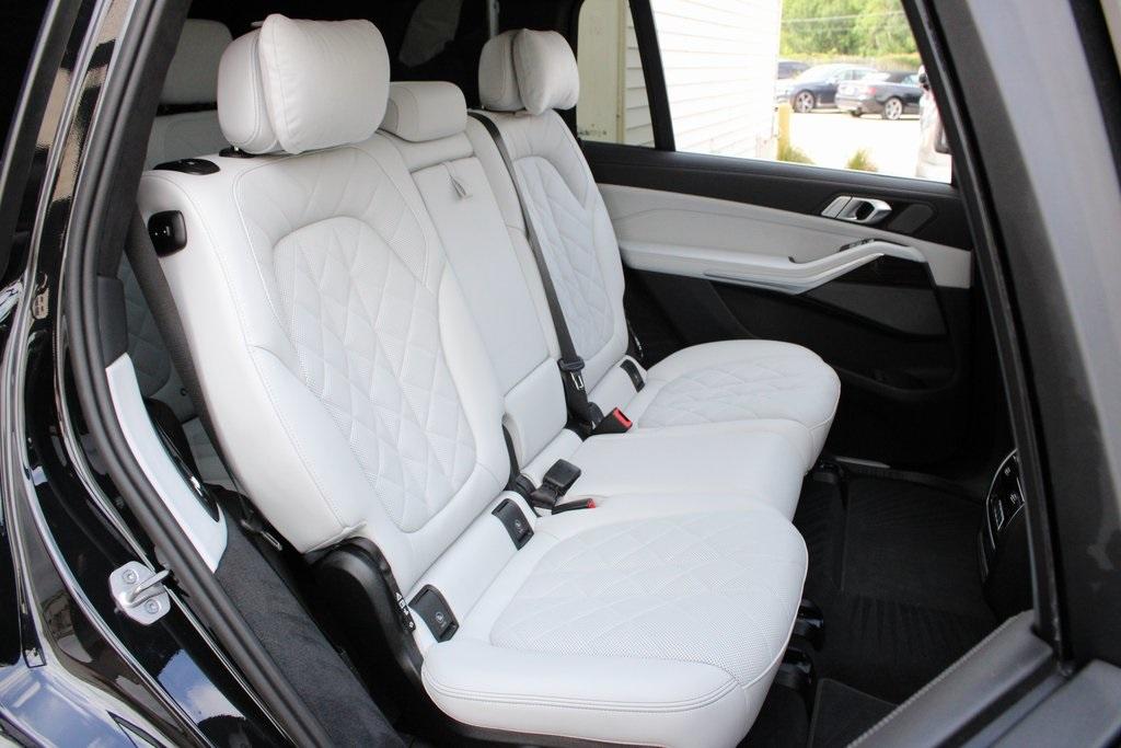 2025 BMW X7