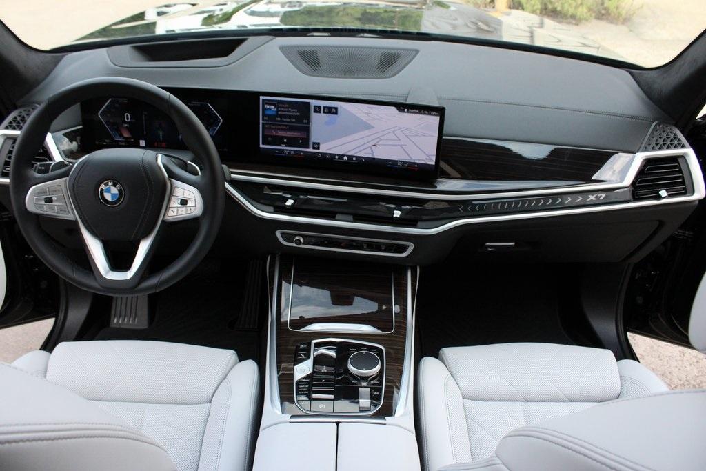 2025 BMW X7