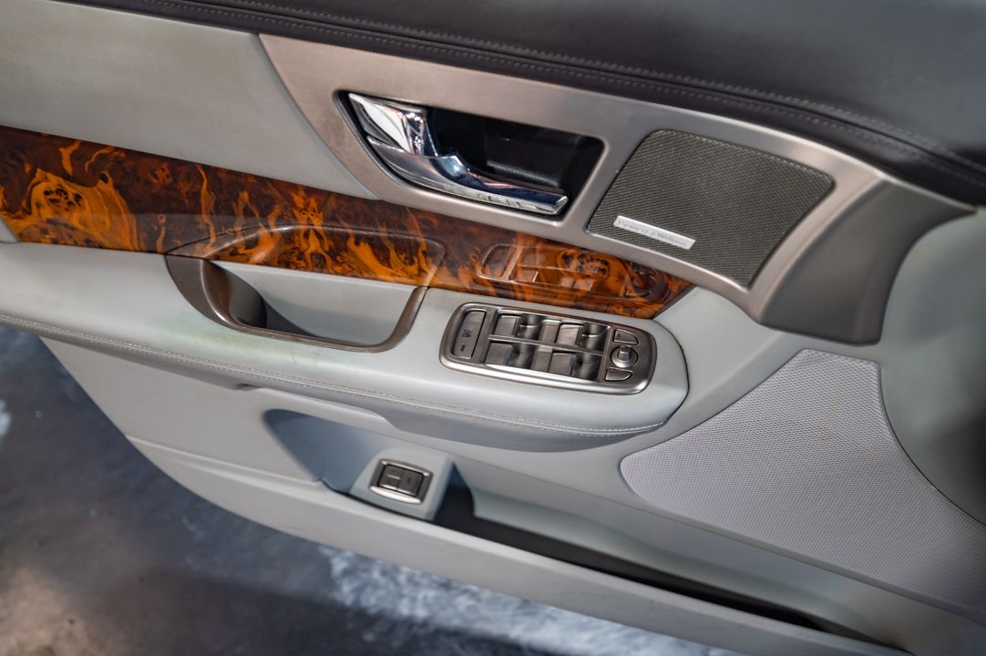 2009 Jaguar XF