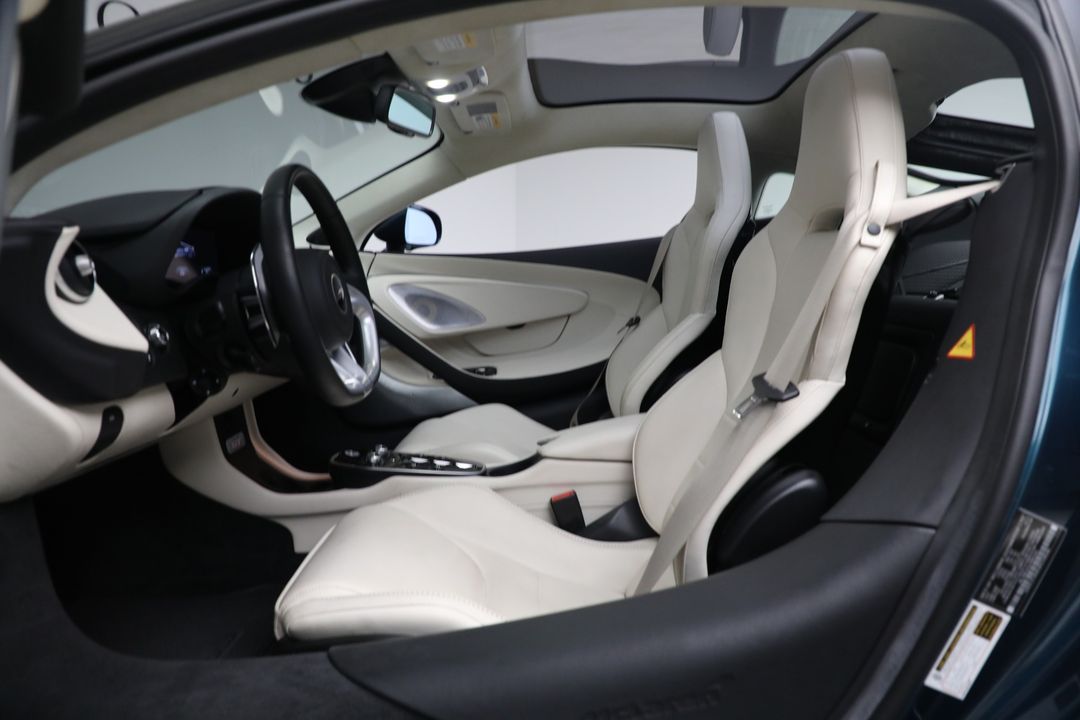 2023 McLaren GT