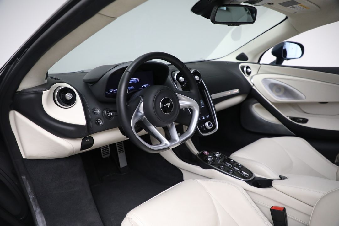 2023 McLaren GT