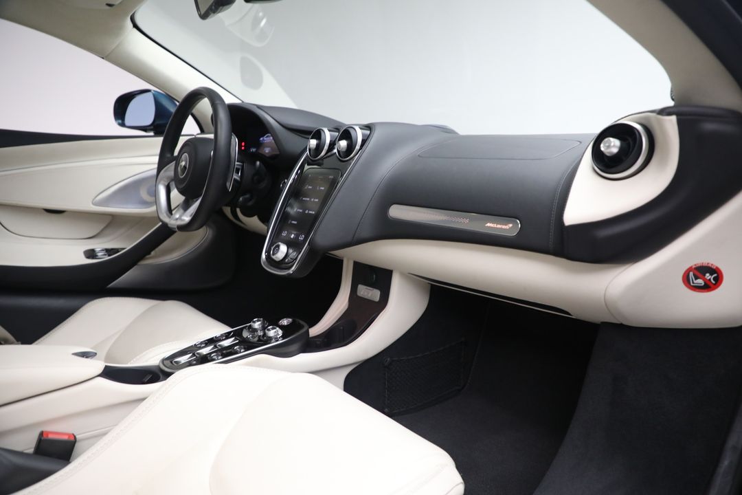 2023 McLaren GT