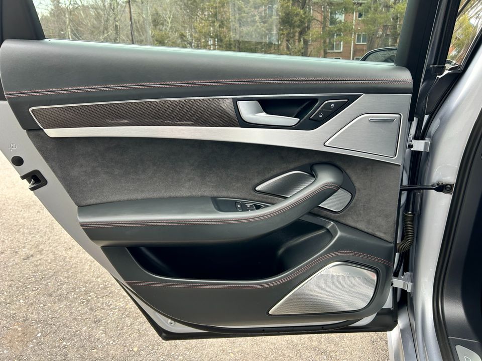 2016 Audi S8 plus
