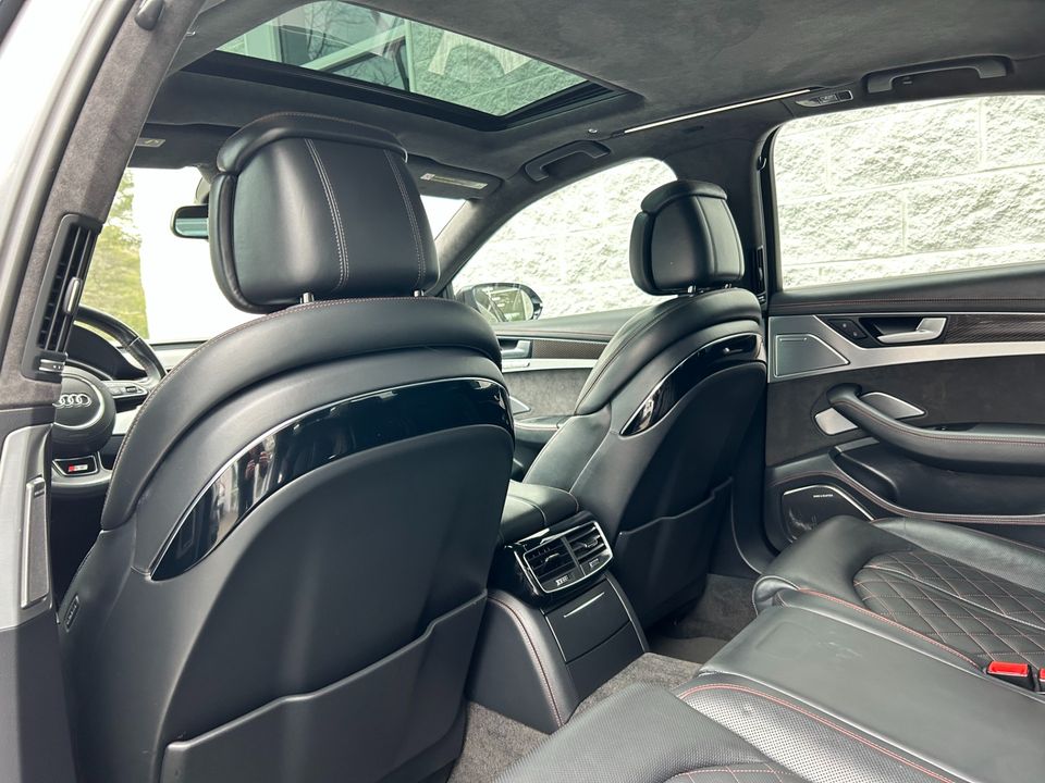 2016 Audi S8 plus