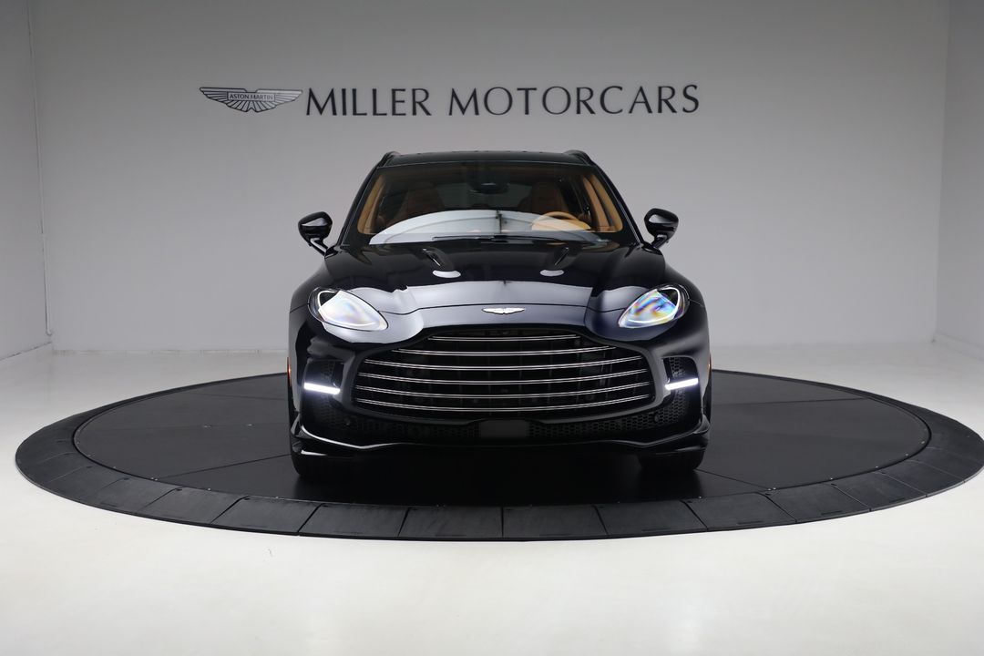 2025 Aston Martin DBX