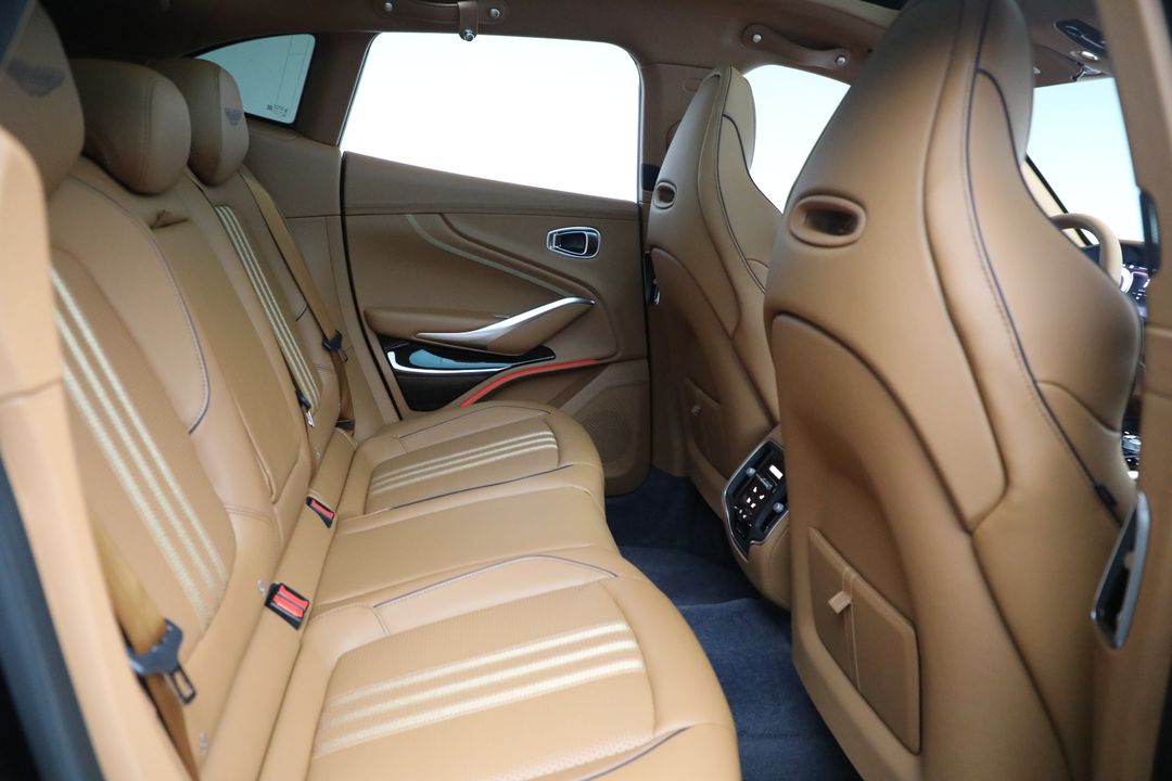 2025 Aston Martin DBX