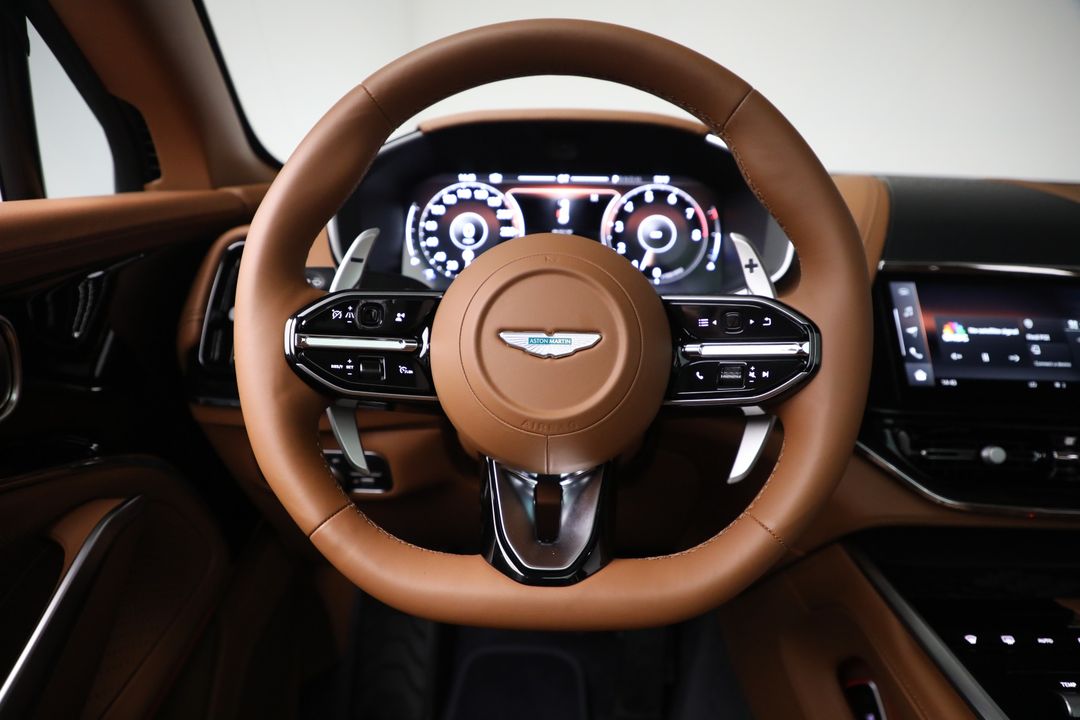 2025 Aston Martin DBX