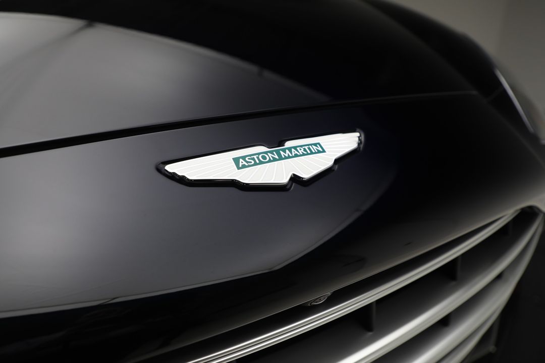 2025 Aston Martin DBX