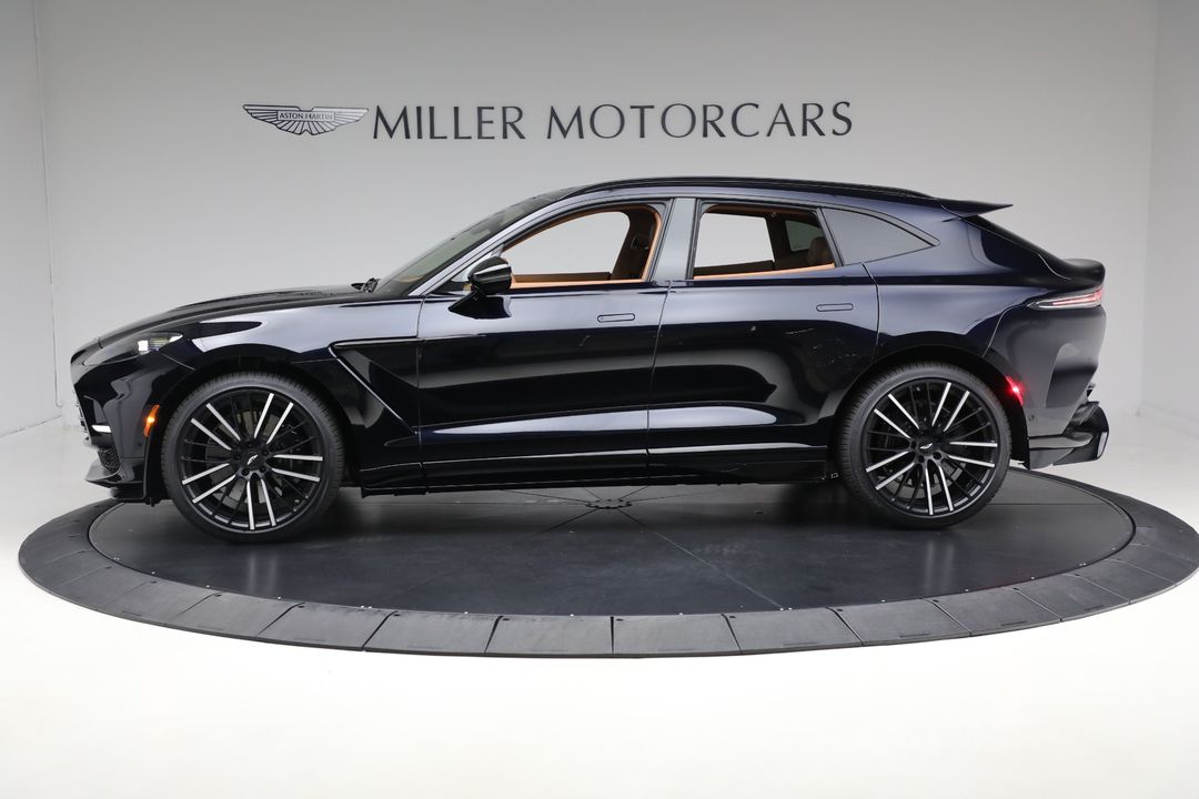 2025 Aston Martin DBX