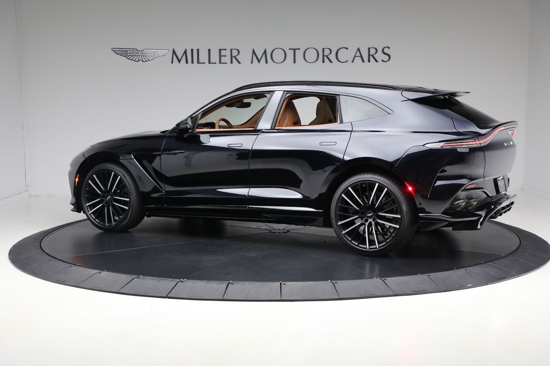 2025 Aston Martin DBX
