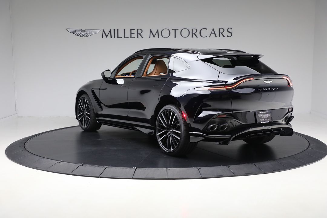 2025 Aston Martin DBX