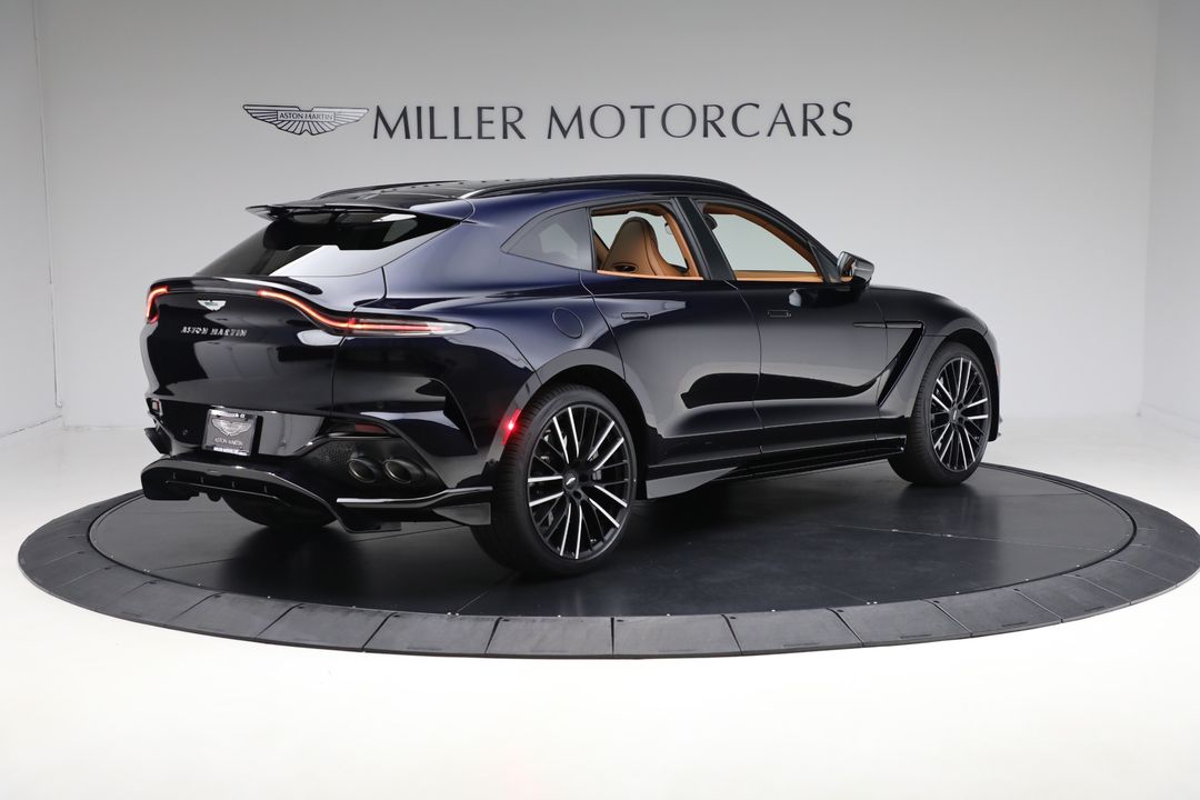 2025 Aston Martin DBX