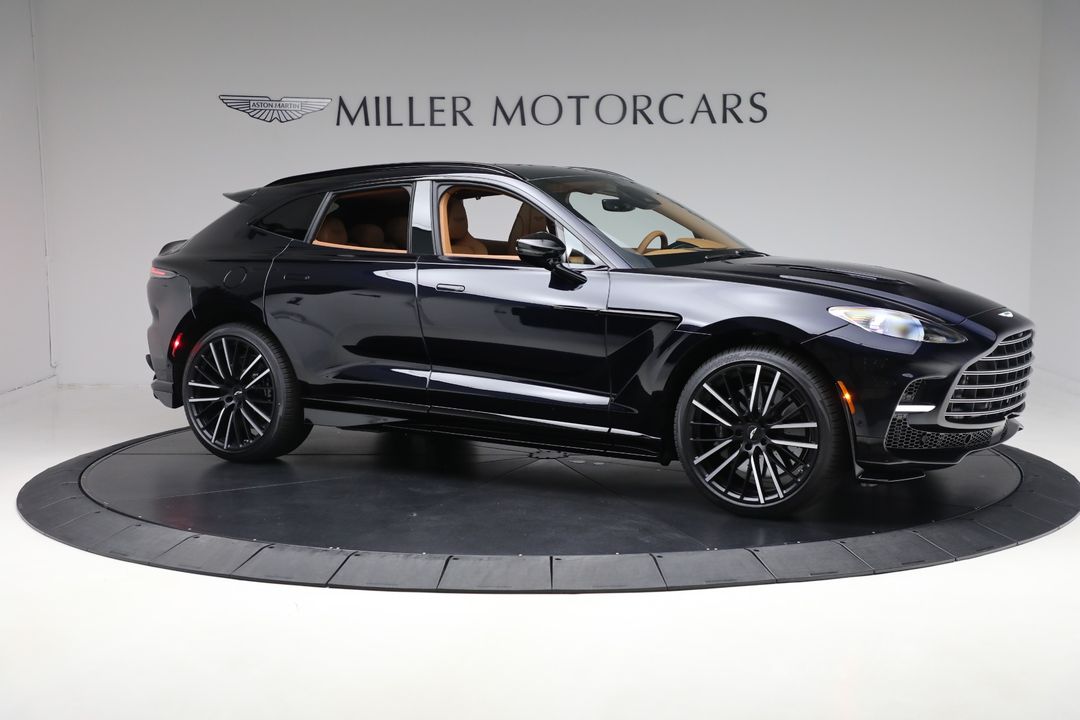 2025 Aston Martin DBX