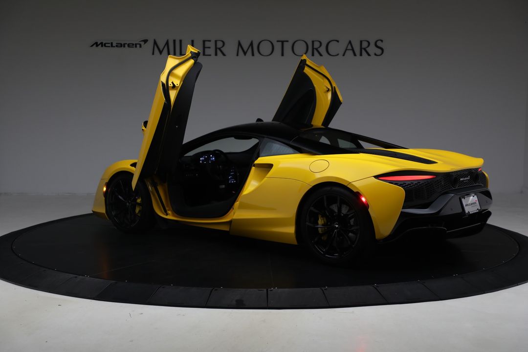 2024 McLaren Artura