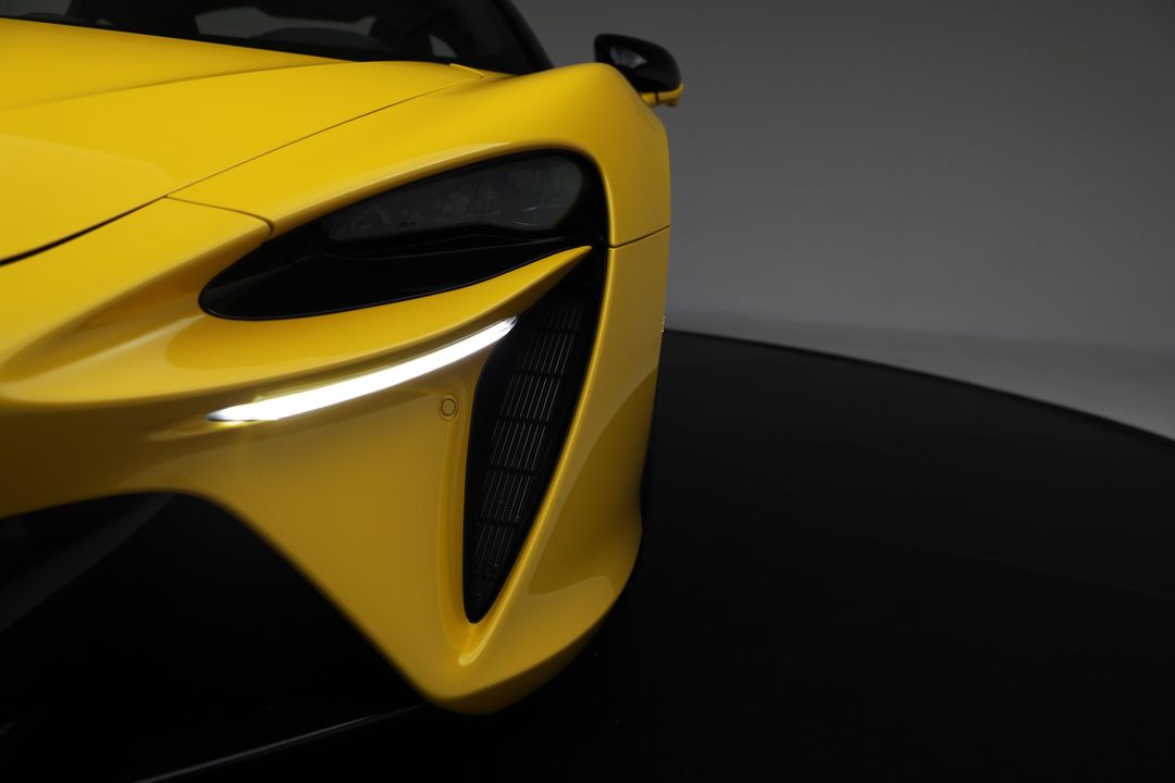 2024 McLaren Artura