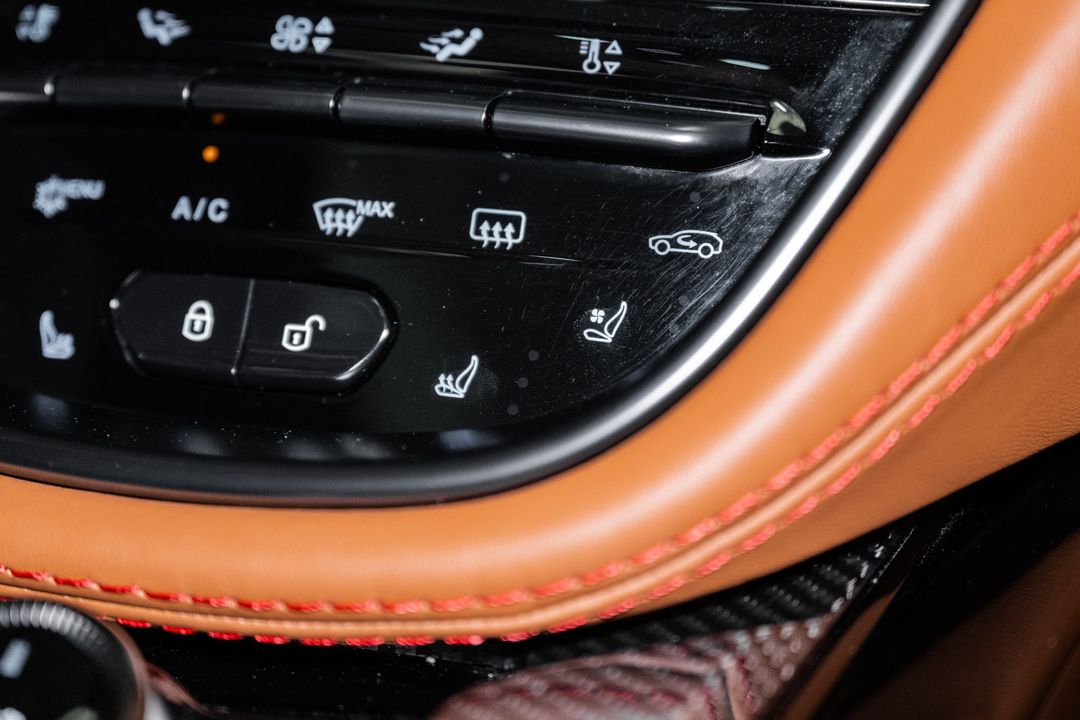 2023 Aston Martin DBX