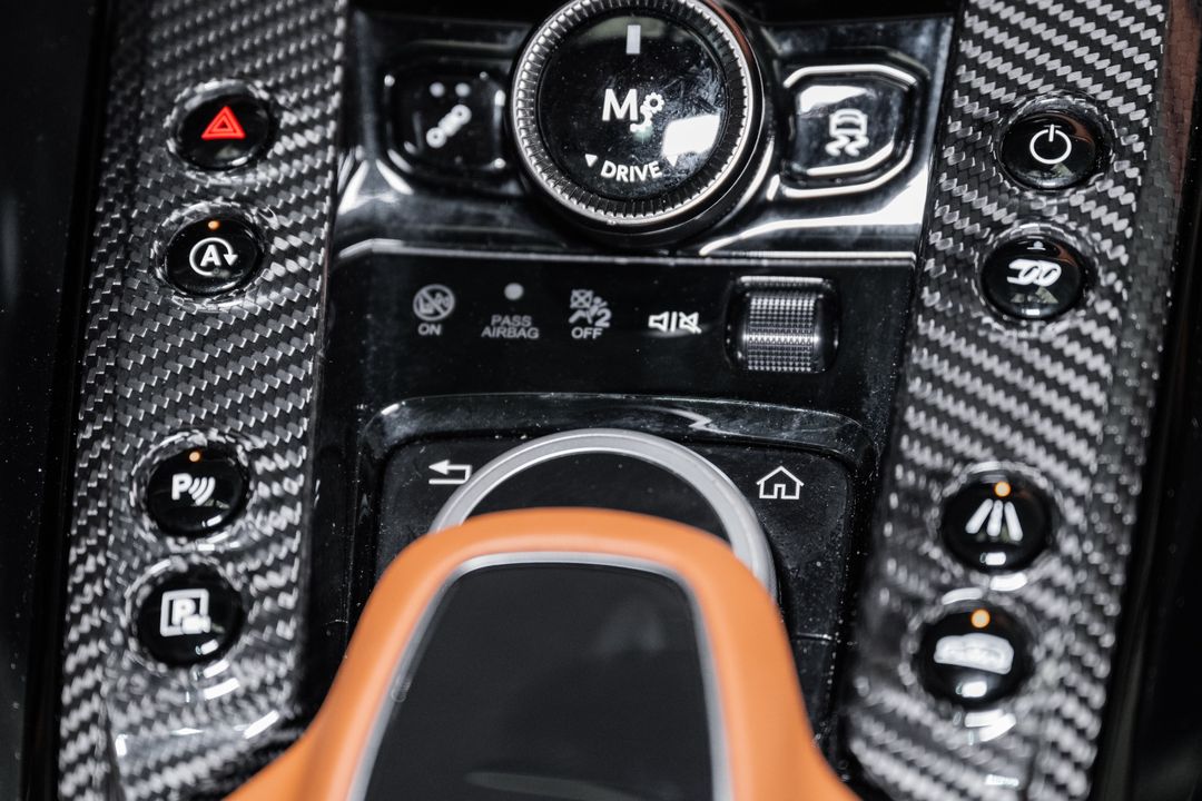 2023 Aston Martin DBX