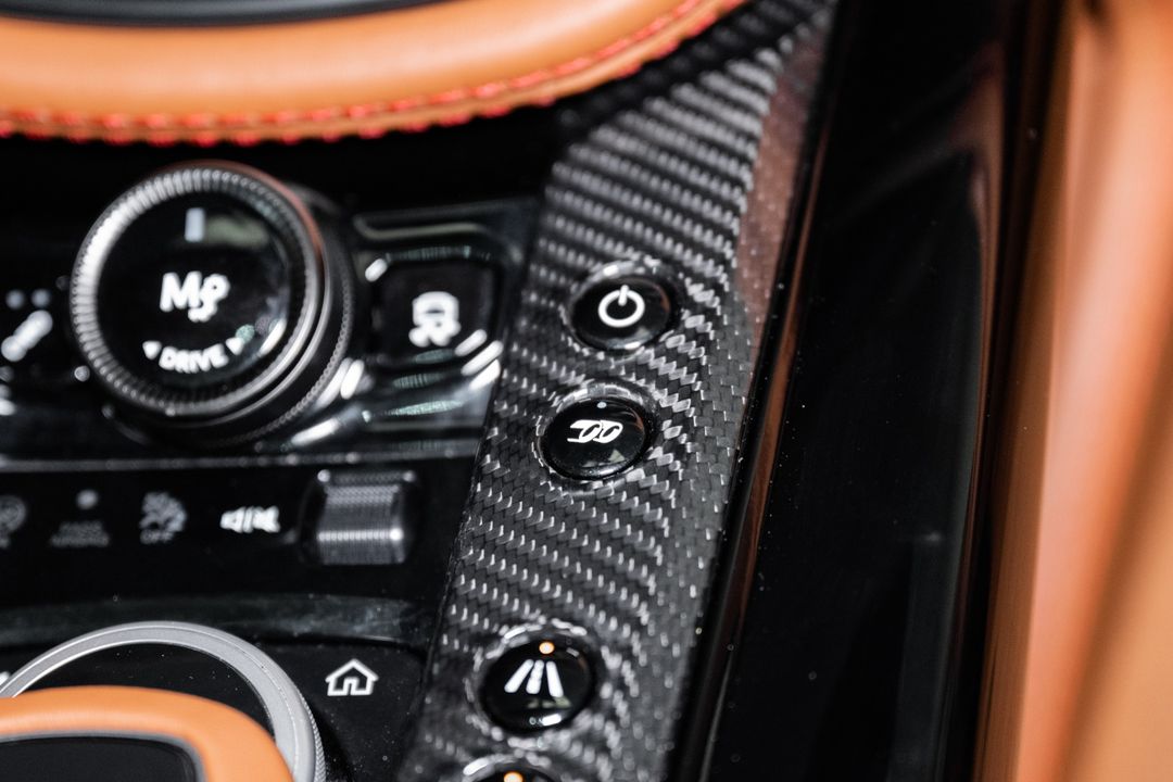 2023 Aston Martin DBX