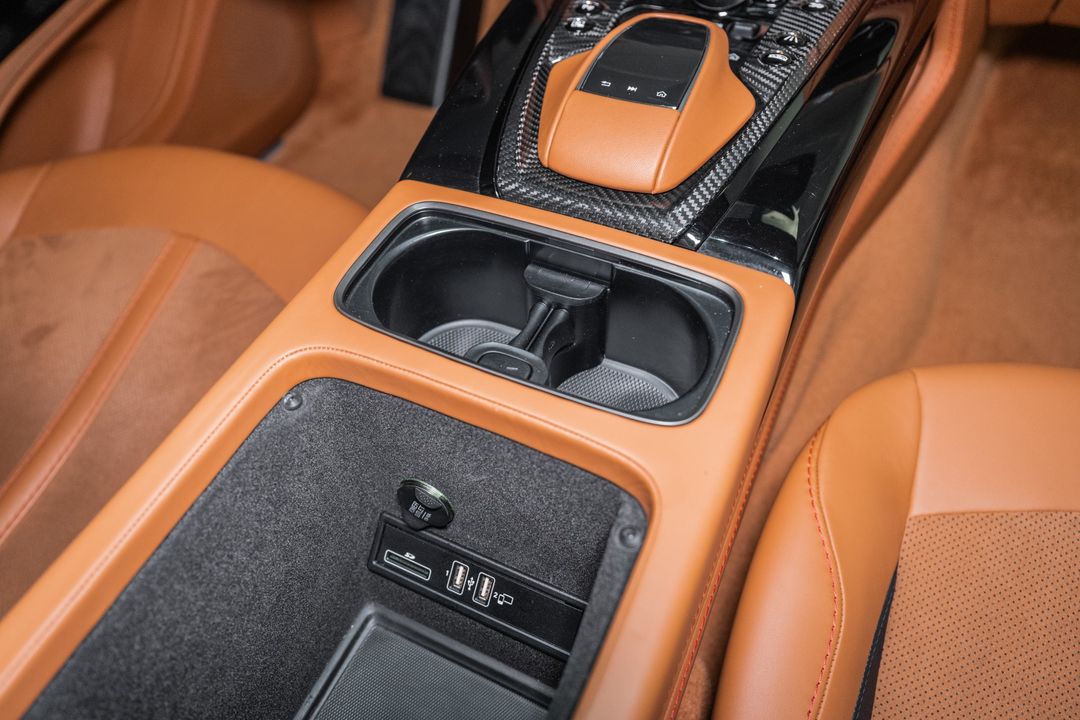 2023 Aston Martin DBX