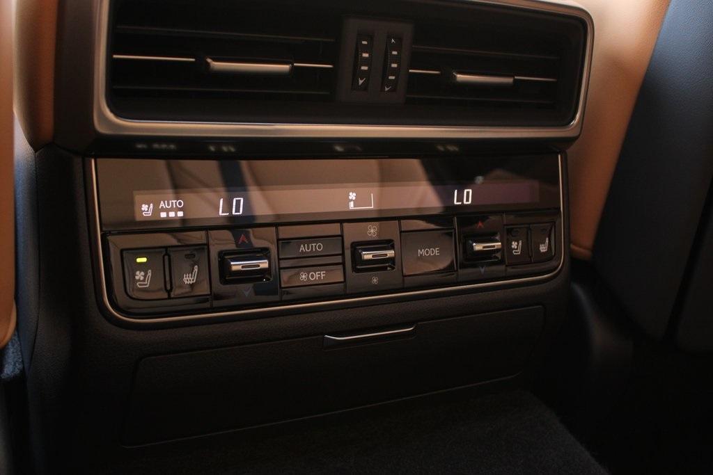 2025 Lexus LX 700H