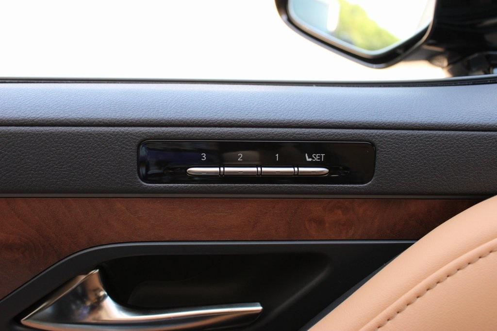 2025 Lexus LX 700H
