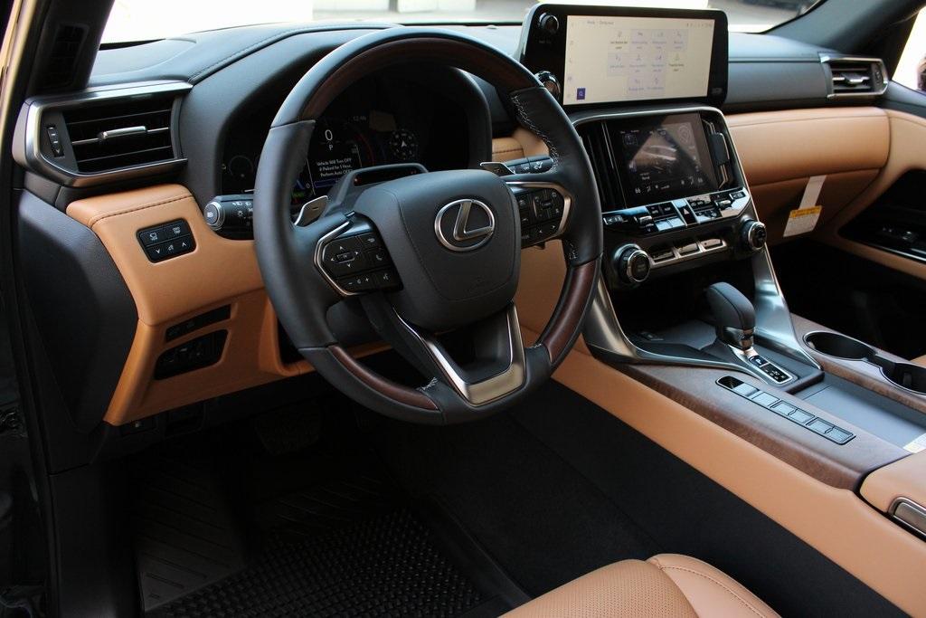 2025 Lexus LX 700H