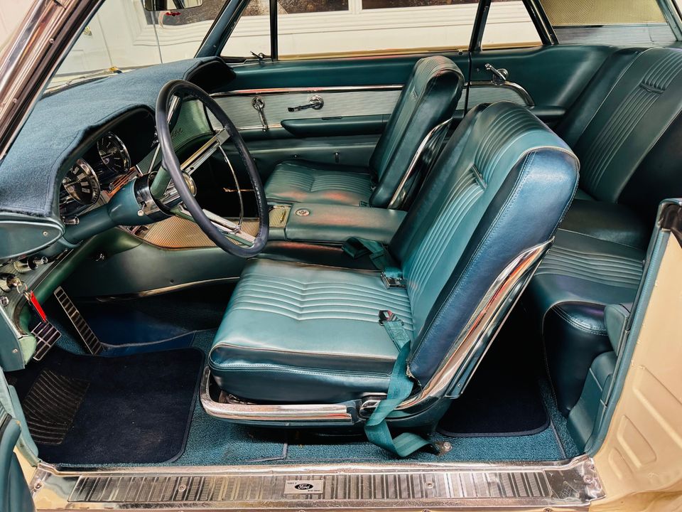 1963 Ford Thunderbird