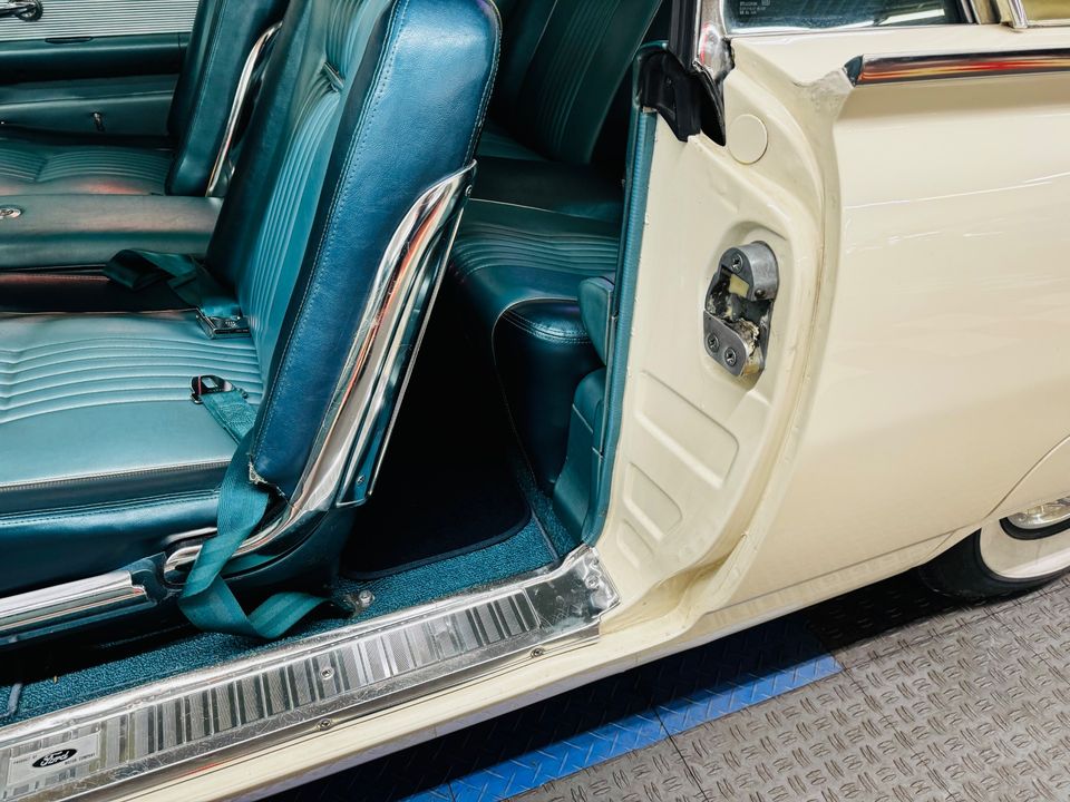 1963 Ford Thunderbird