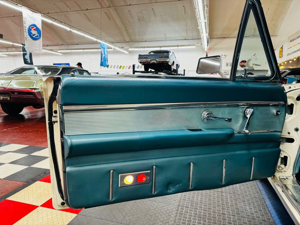 1963 Ford Thunderbird