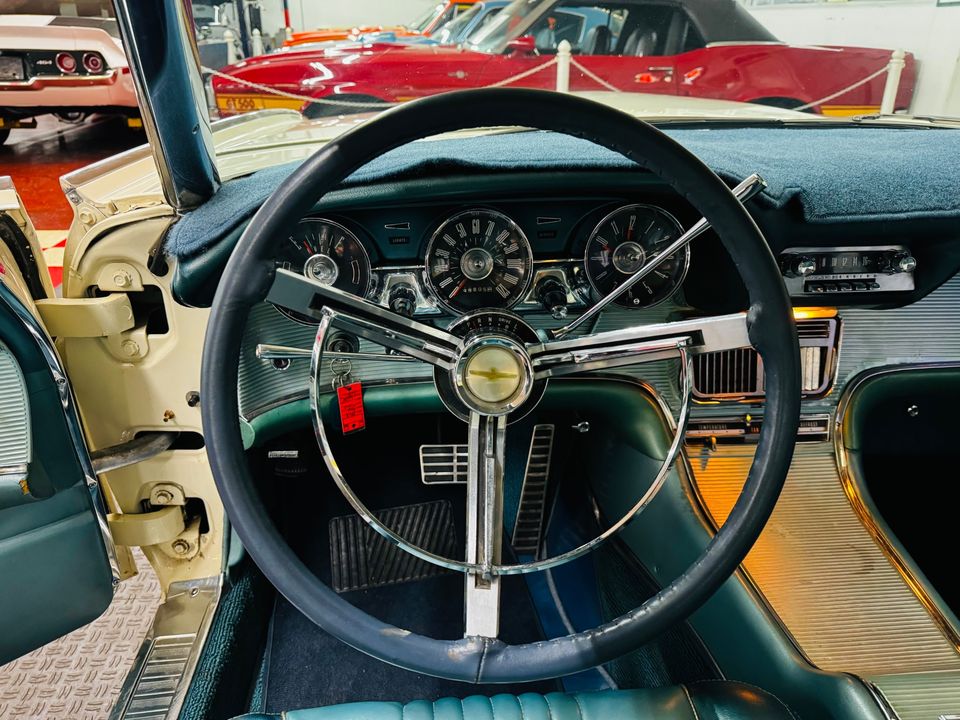 1963 Ford Thunderbird