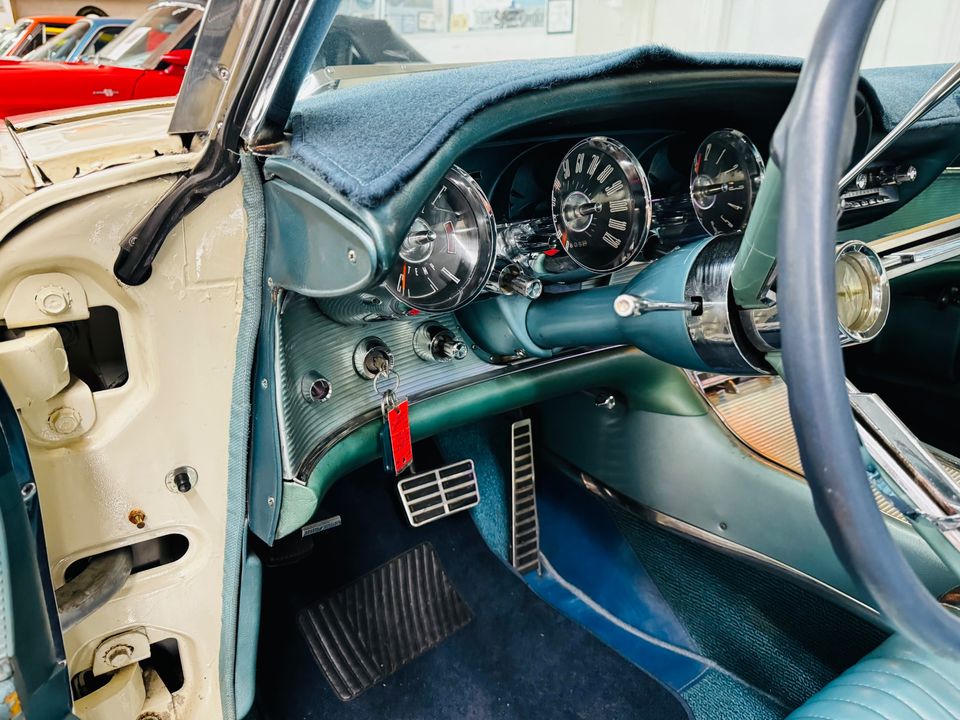 1963 Ford Thunderbird