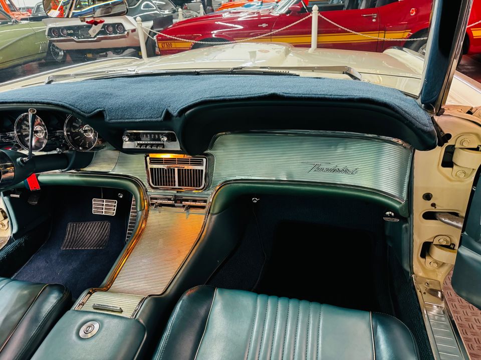 1963 Ford Thunderbird