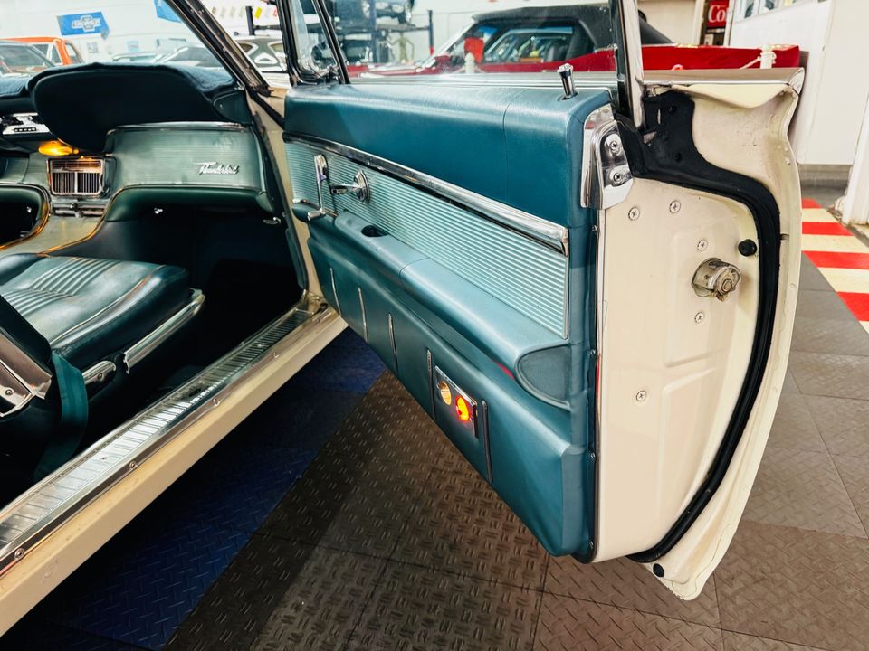 1963 Ford Thunderbird