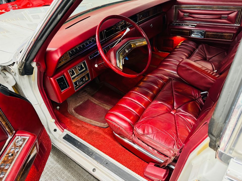 1977 LINCOLN TOWN CAR
