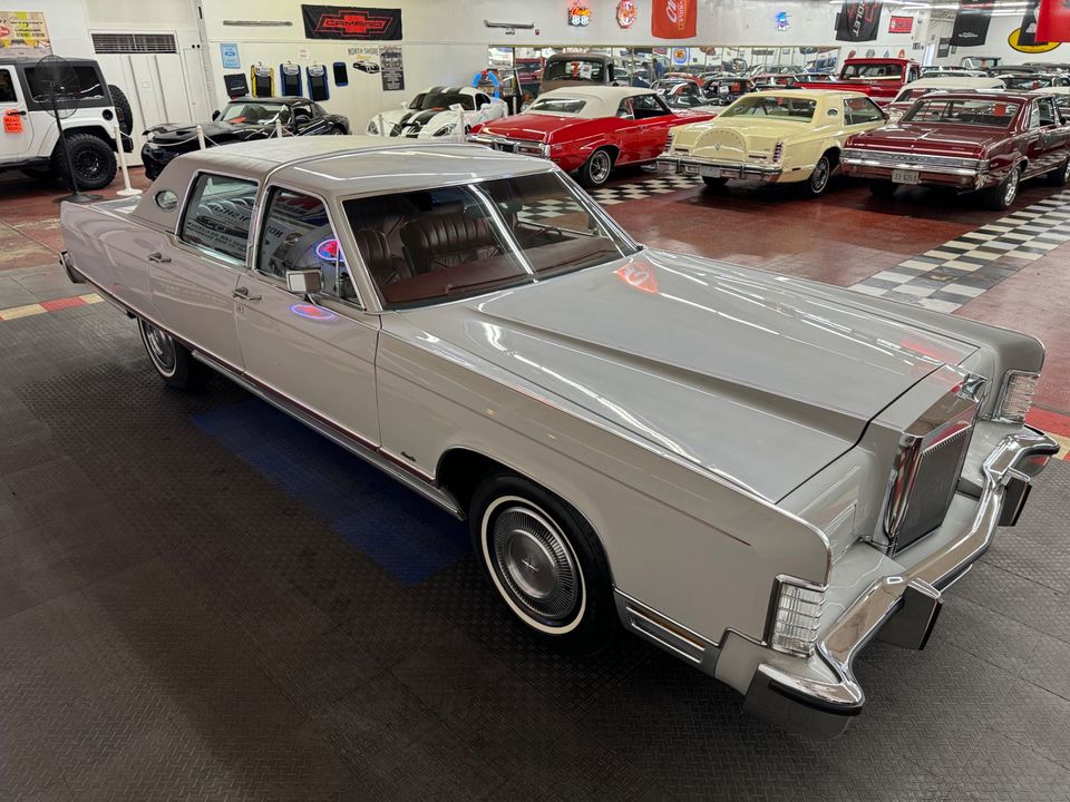 1977 LINCOLN TOWN CAR