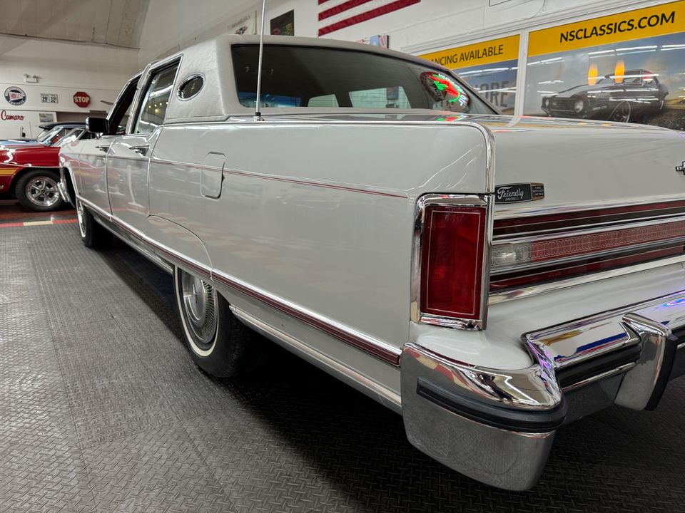 1977 LINCOLN TOWN CAR