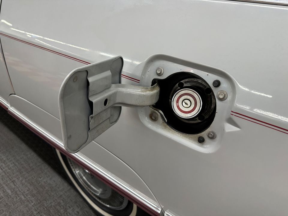 1977 LINCOLN TOWN CAR