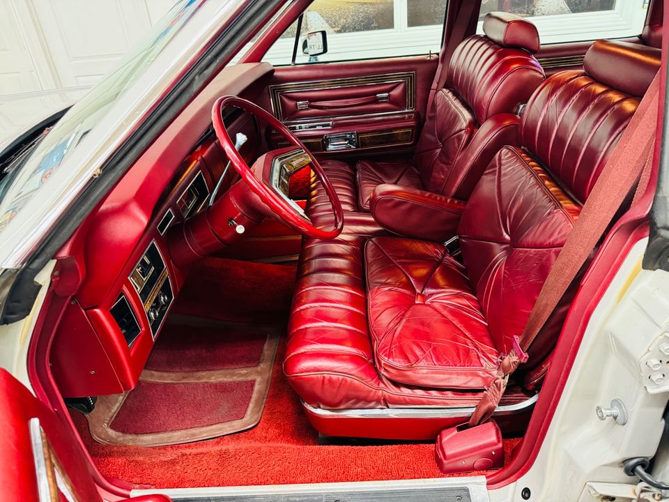 1977 LINCOLN TOWN CAR