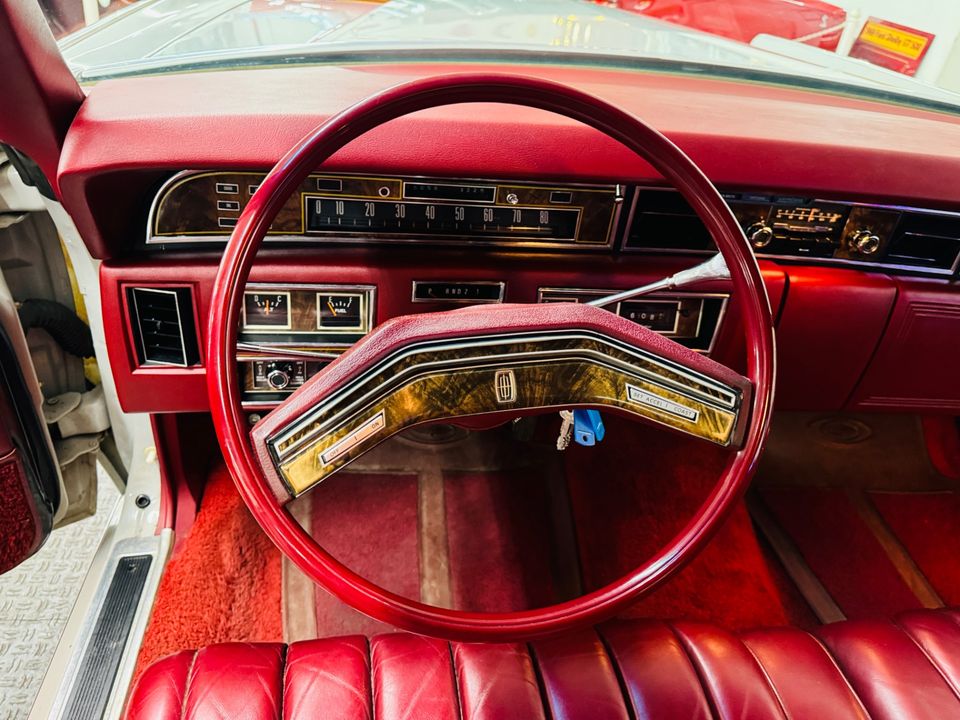 1977 LINCOLN TOWN CAR