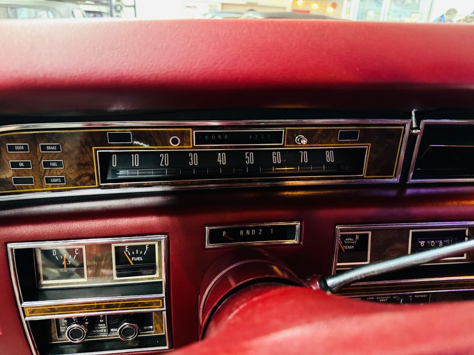 1977 LINCOLN TOWN CAR