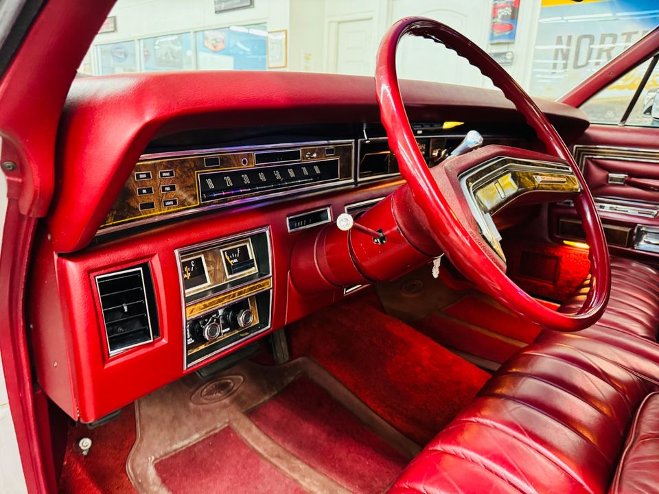 1977 LINCOLN TOWN CAR
