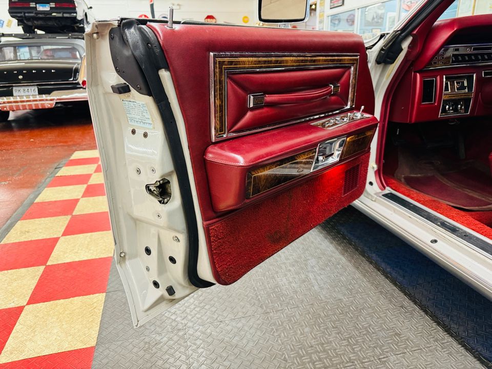 1977 LINCOLN TOWN CAR