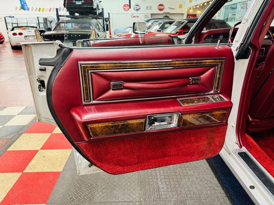 1977 LINCOLN TOWN CAR
