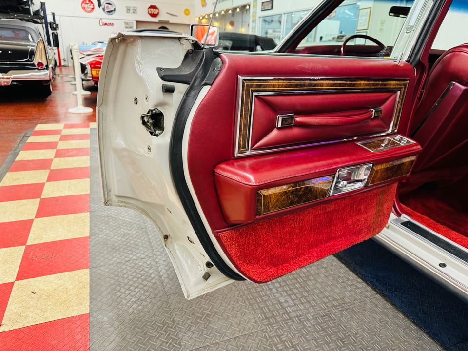 1977 LINCOLN TOWN CAR