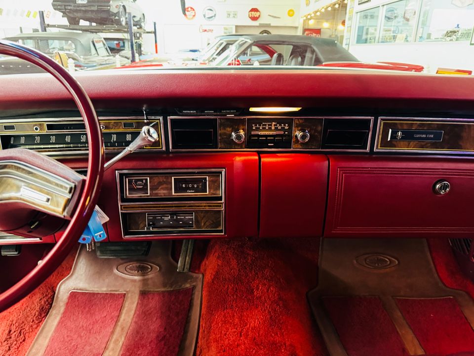 1977 LINCOLN TOWN CAR