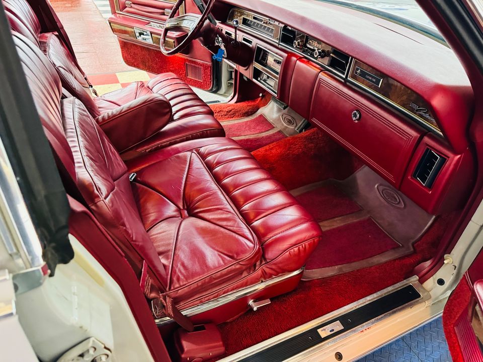 1977 LINCOLN TOWN CAR