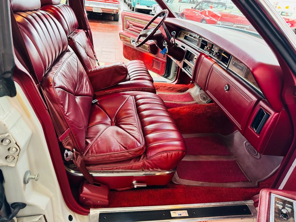 1977 LINCOLN TOWN CAR