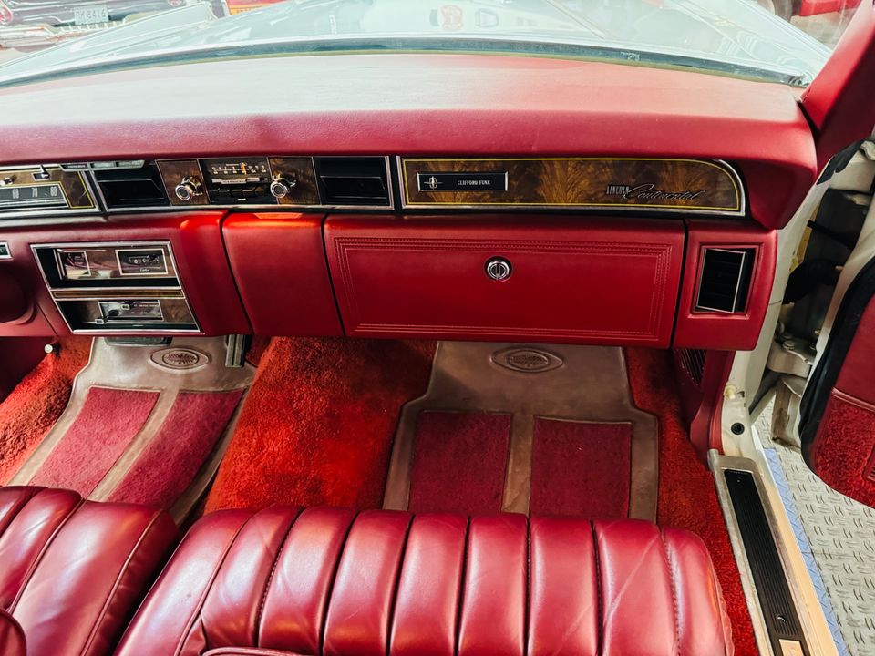 1977 LINCOLN TOWN CAR